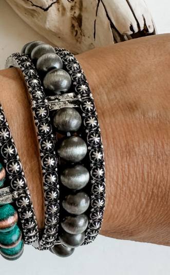 Navajo Style Pearl with Concho Stretch Bracelet